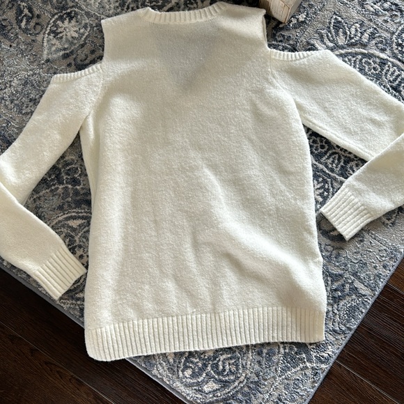 Michael Kors Cream Cold Shoulder V Neck Sweater Small - Picture 6 of 6